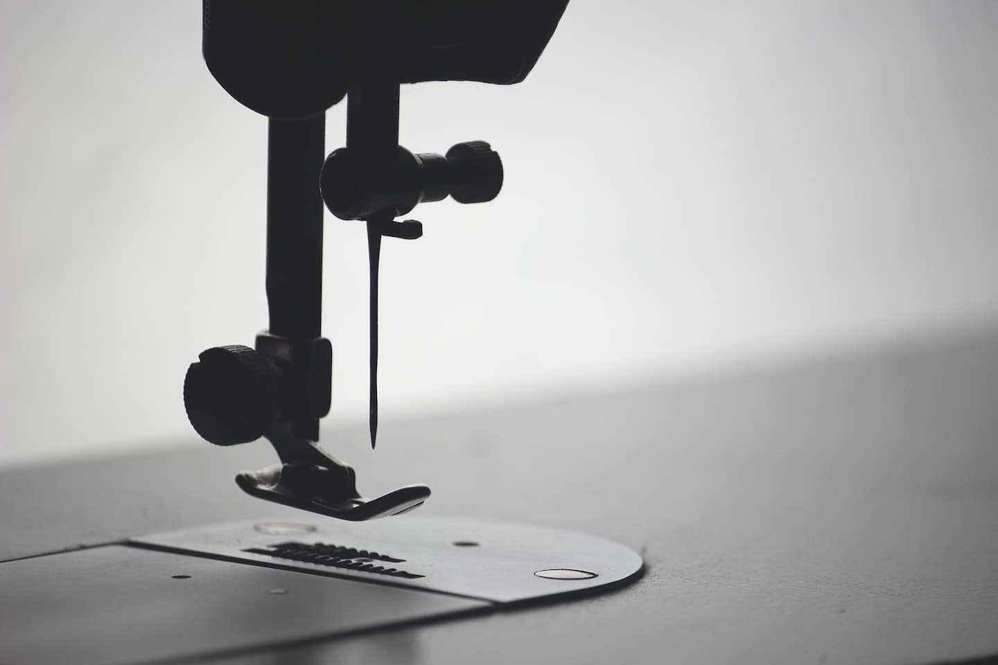 Máquina de coser en el taller